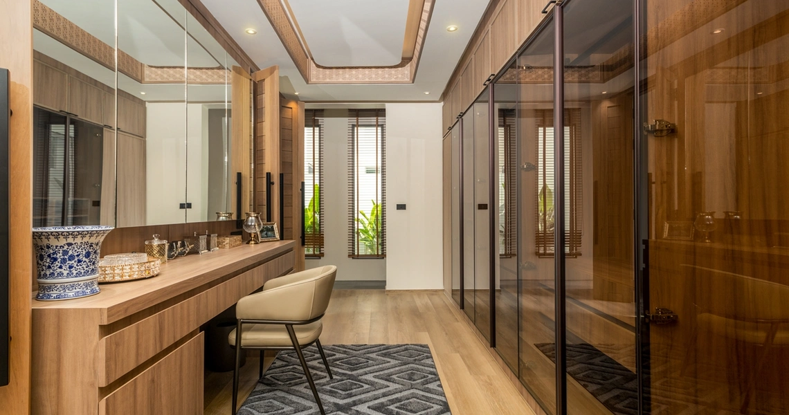 Erawana Grand - walk in closets