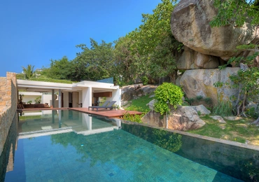 Luxury villas on Samui Luxury 3 Bedroom Pool Villa in Samujana swimming pool