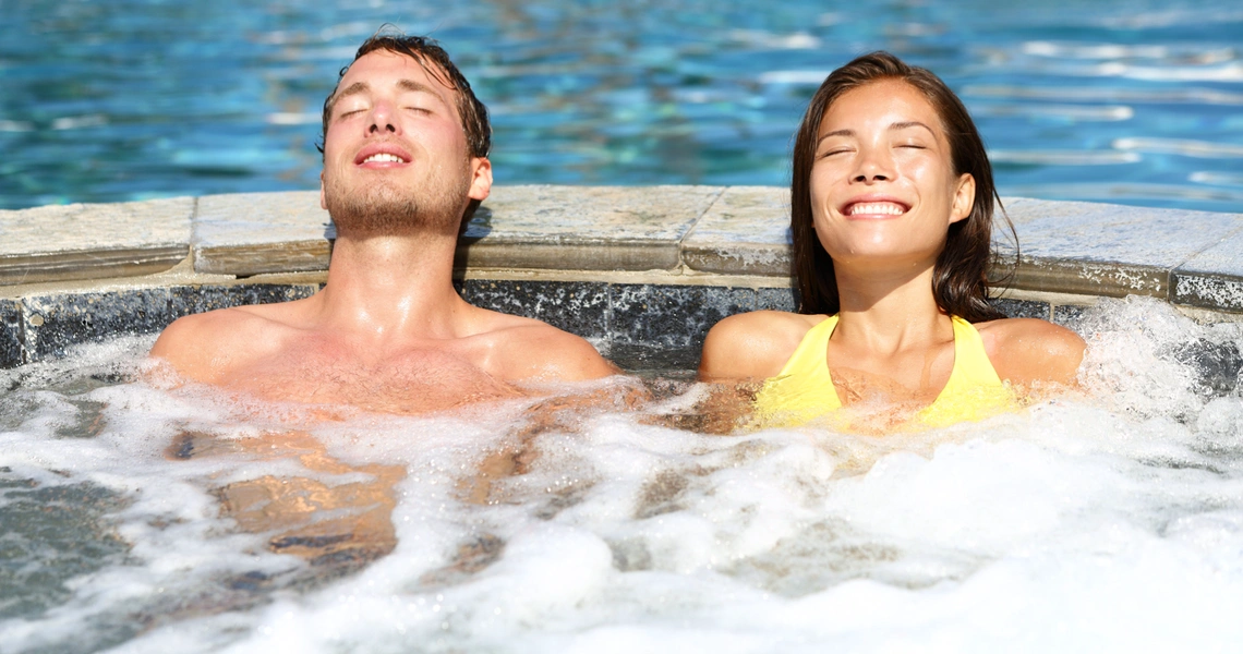 The AQUA Luxury Waterfront Residence - Hot pool