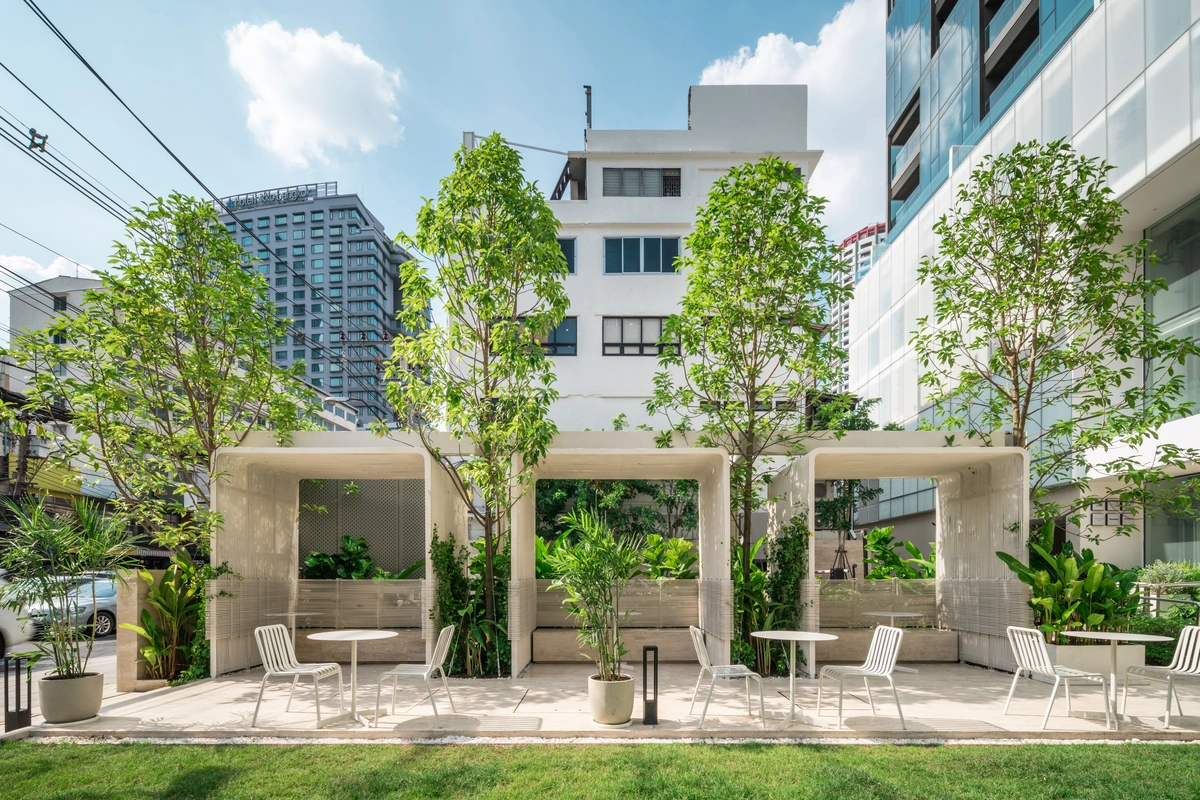The Strand Thonglor Condo in Bangkok Park