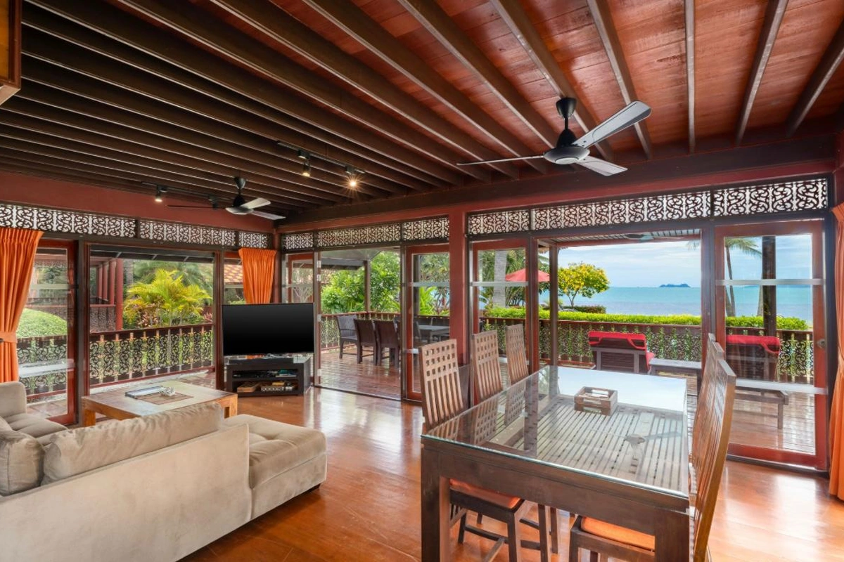 Coconut Paradise Villa - Living room