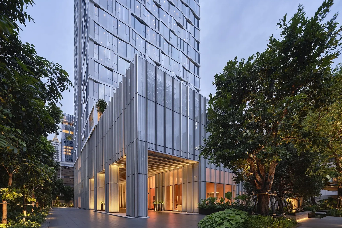 Scope Langsuan ultraluxury Bangkok condo - entrance
