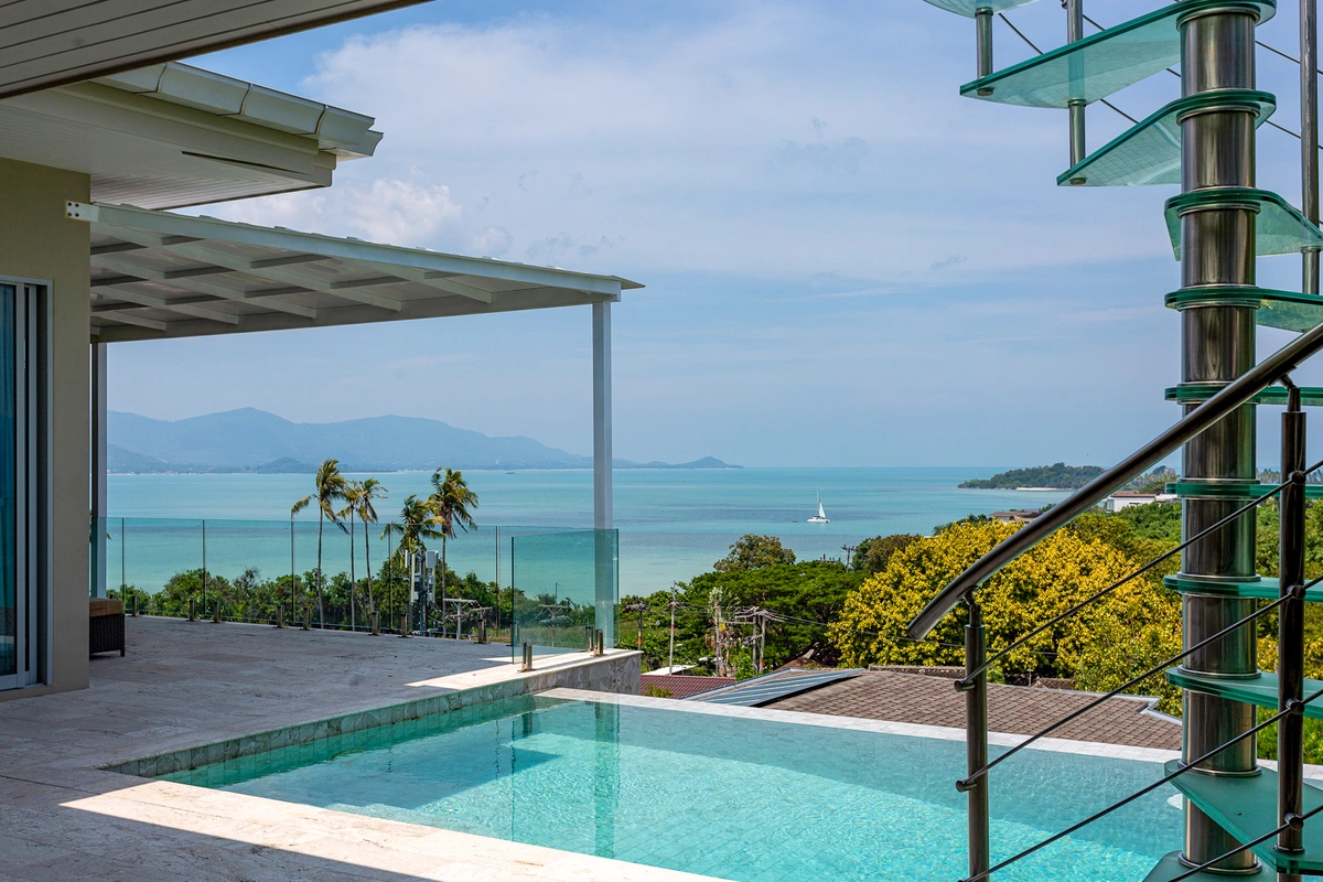 Bayside BB3 pool with sea view