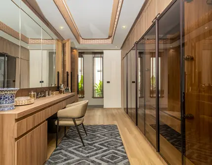 Erawana Grand - walk in closets