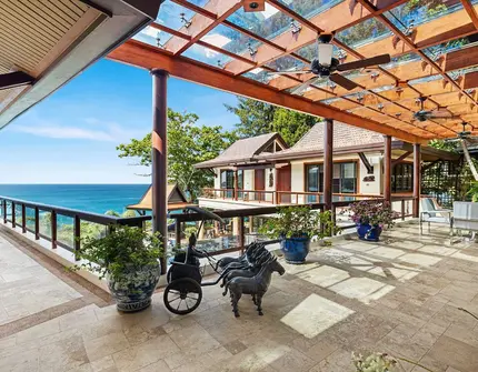 Ocean Front Villa - Relaxing area