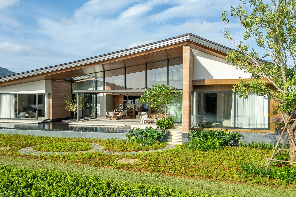SERRANA Lakefront - exterior
