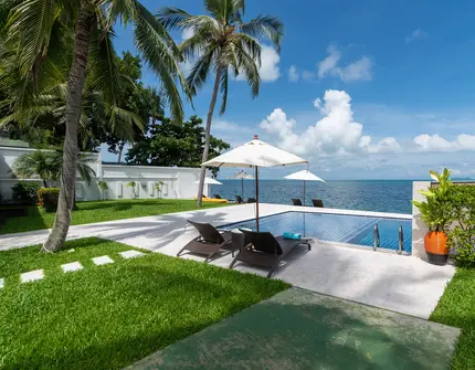 Samui Beachfront Villa Chi - beach lawn