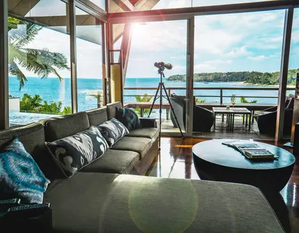 Stunning sea view villa in an exclusive Surin Beach - Living area