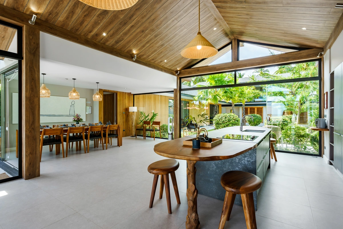 Luxury villas on Samui 5 Bedroom Beachfront Villas in Baan Talay dining area