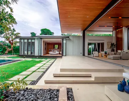 Botanica Forestique - Outside Area