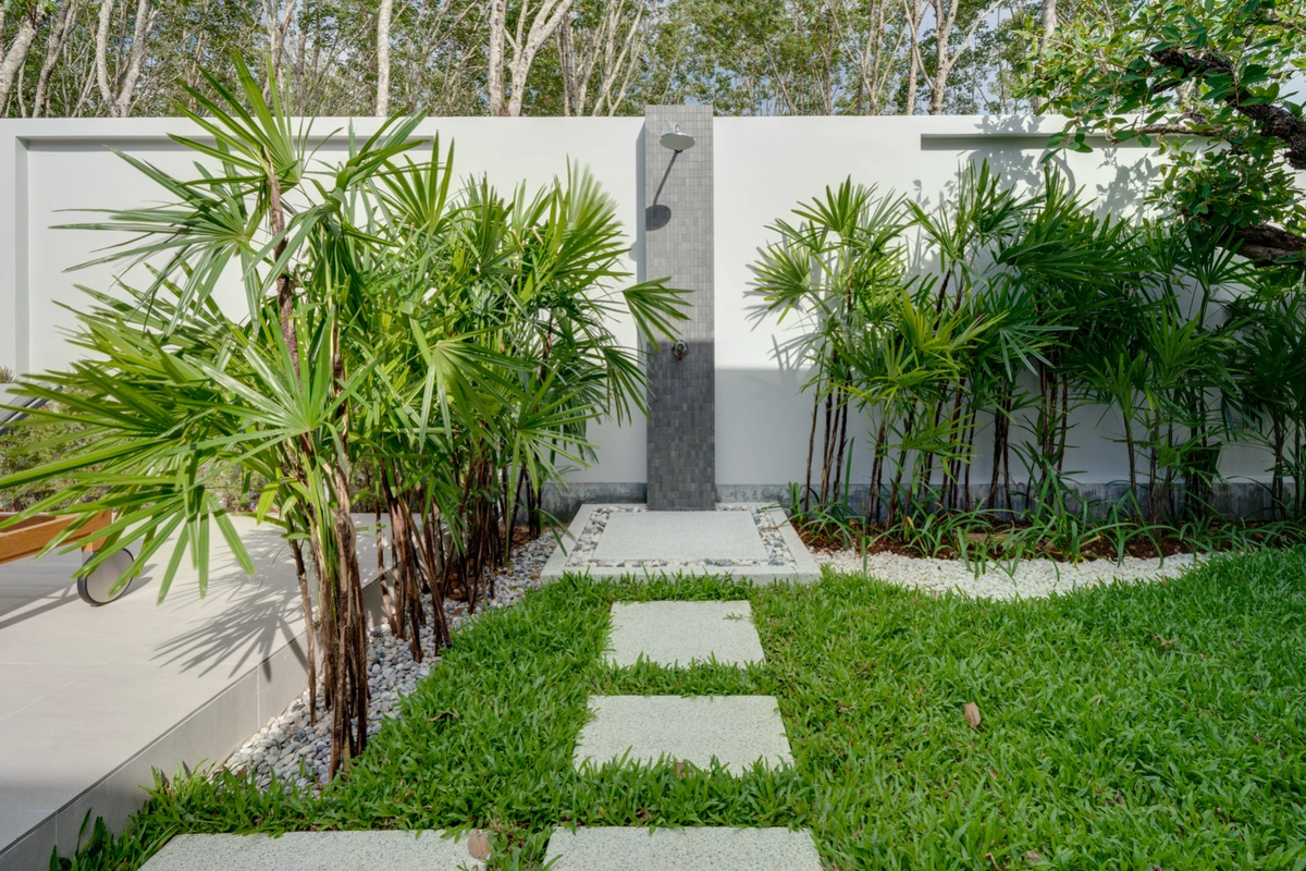 Botanica Modern Loft ll luxury villa - garden and outdoor shower
