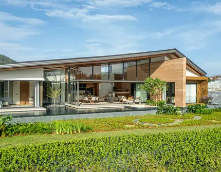 SERRANA Lakefront - exterior