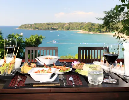 Stunning sea view villa in an exclusive Surin Beach - Dinning table