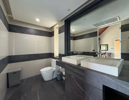 Rockwater Villa Enam- Toilet