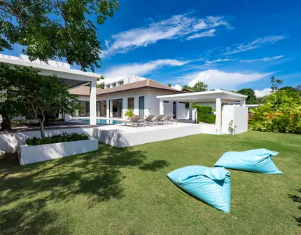 Hideway Villa Samui - garden overlooking the villa
