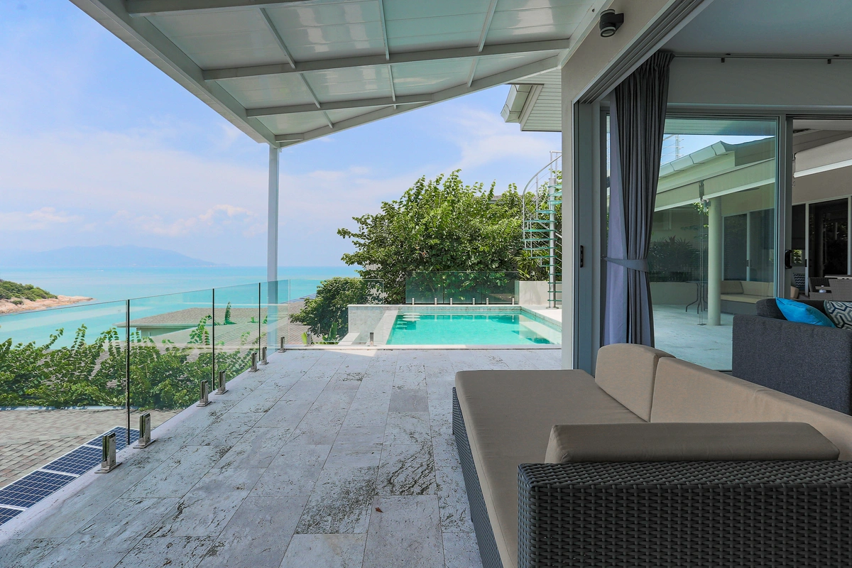 Bayside BB3 ducke with pool and sea view