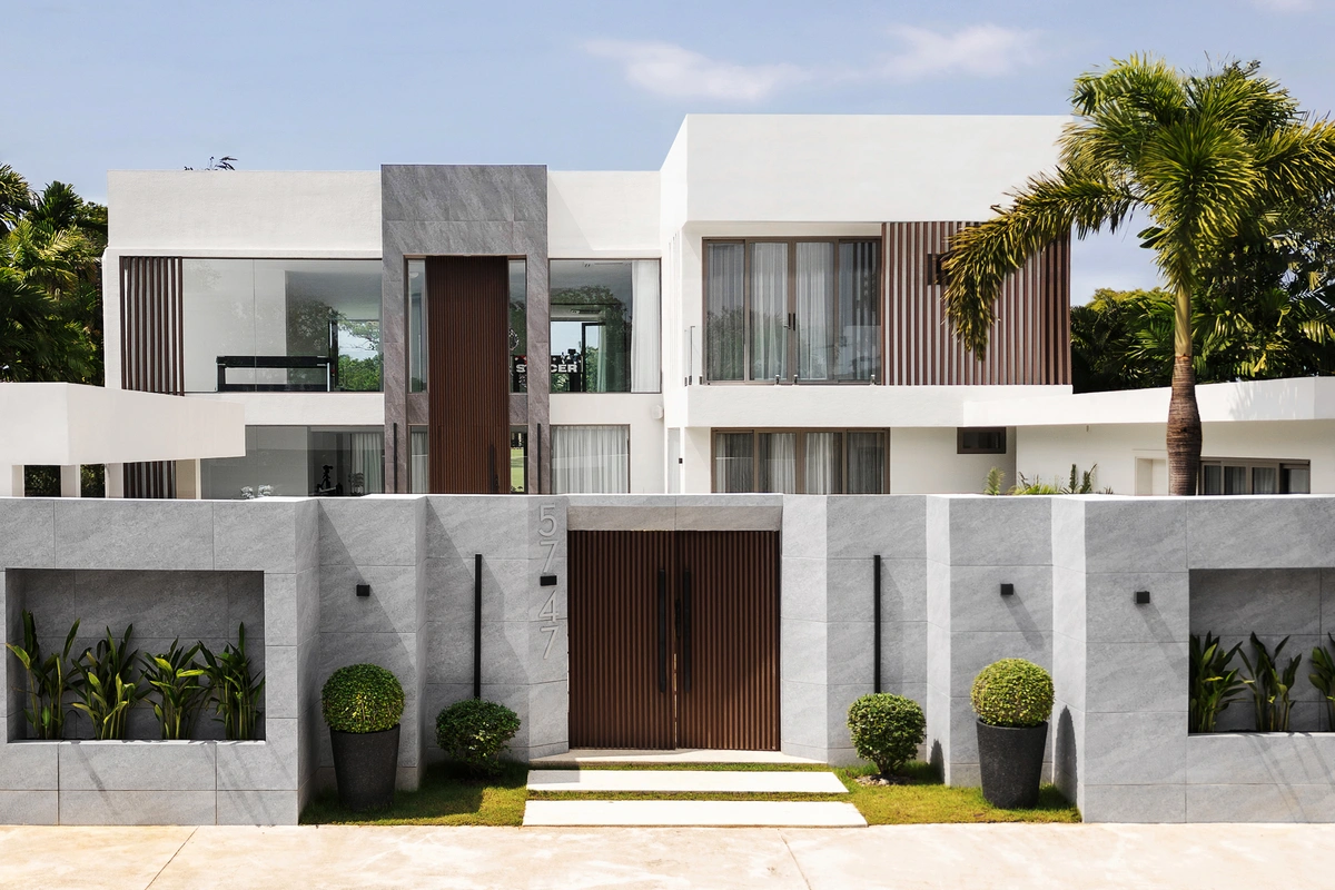 Laguna Homes - external entrance