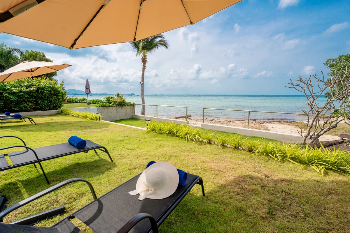 Indu Cocoon deck with sea view