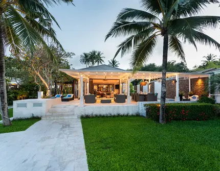 Samui Beachfront Villa Chi - exterior at daytime