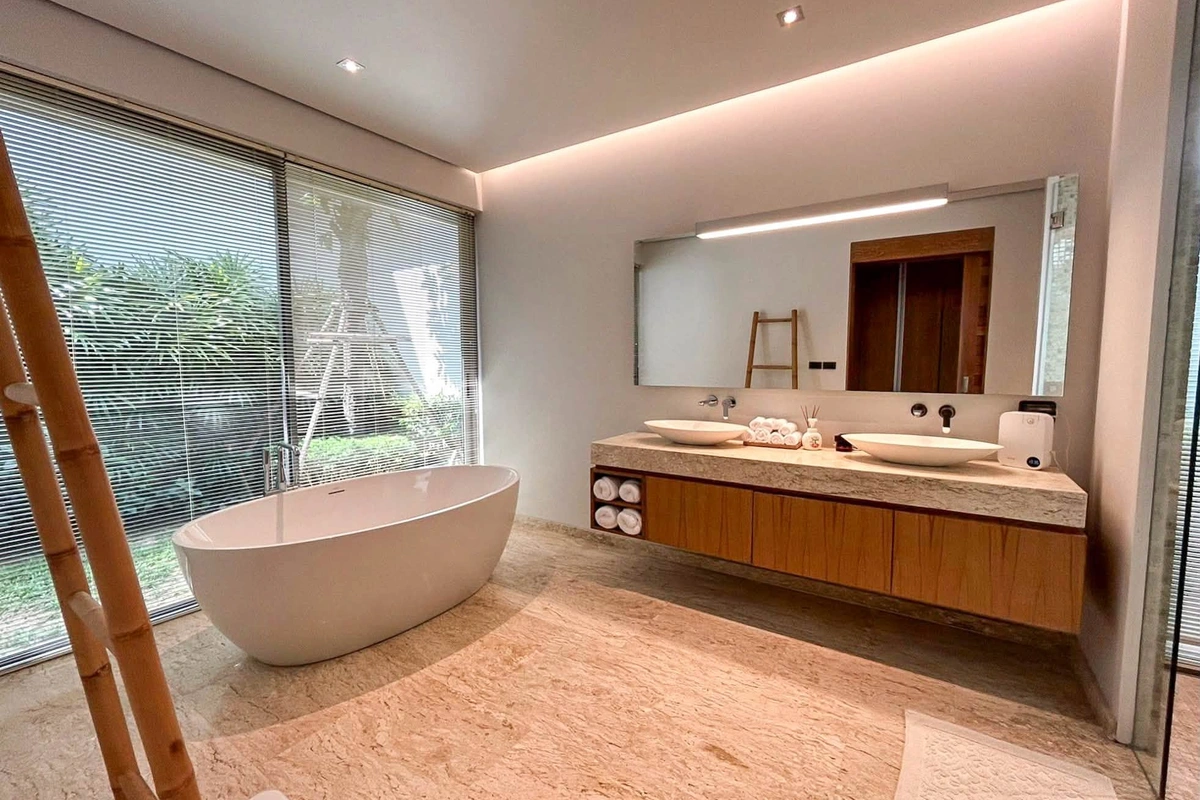 Anchan Grand Residence - bathroom with tub