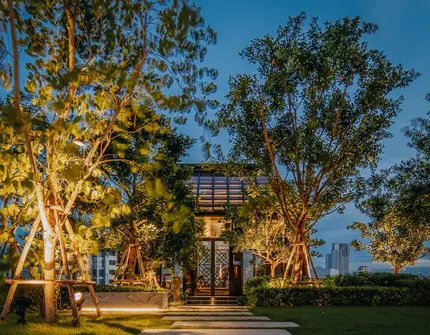 Hyde Heritage Thonglor Bangkok luxury condo - glass house