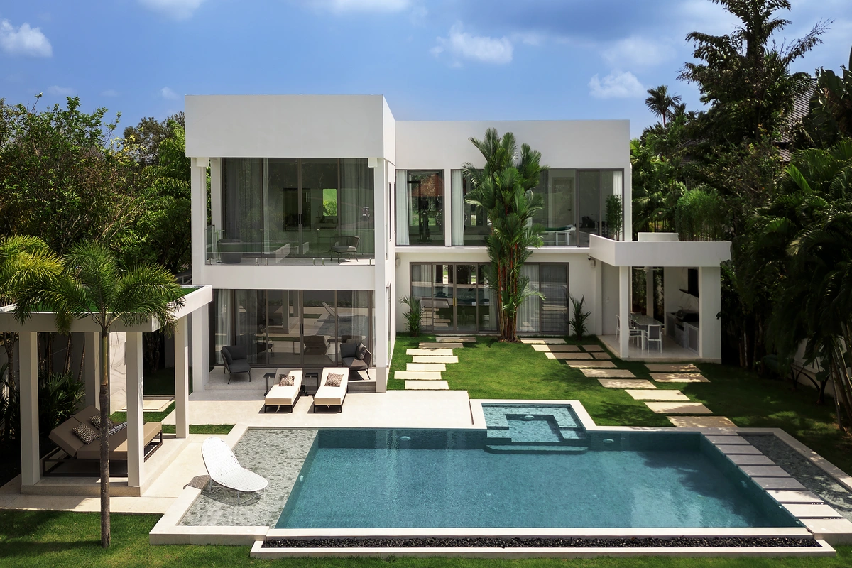 Laguna Homes - external pool