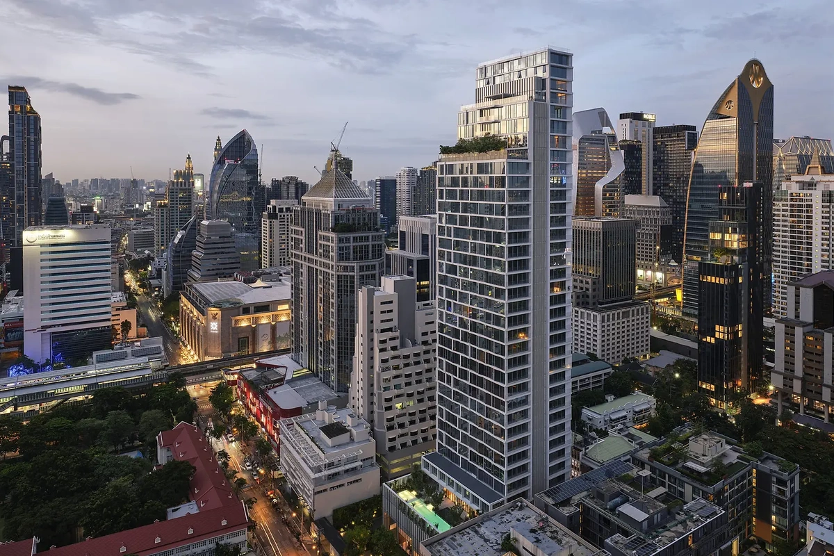 Scope Langsuan ultraluxury Bangkok condo - exterior