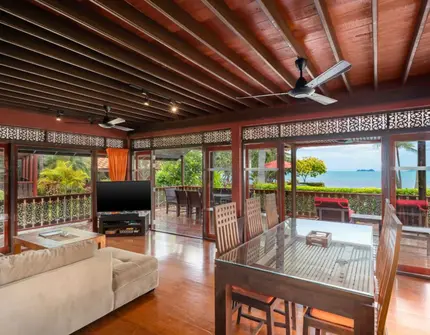 Coconut Paradise Villa - Living room