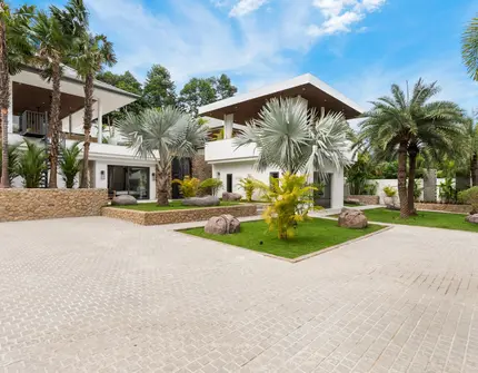 Villa Riverside entrance
