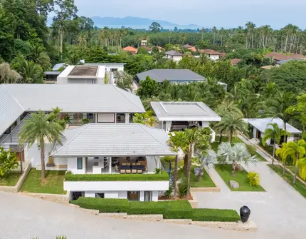 Villa Riverside aerial front