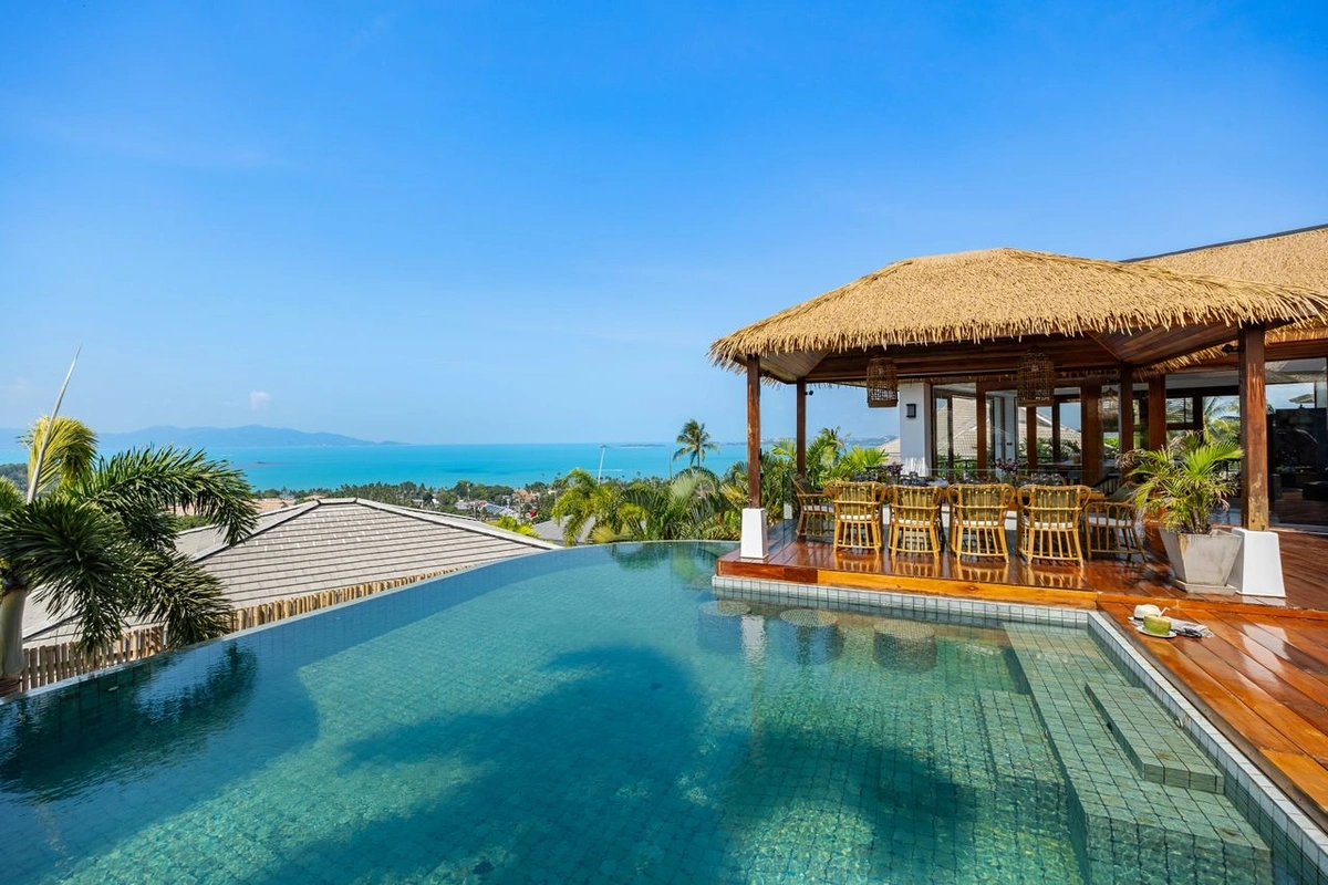 Authentik Villa pool with sea view