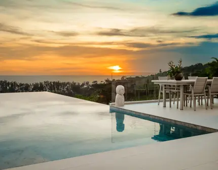 Vista del Mar Phuket - sunset, statue and the sea