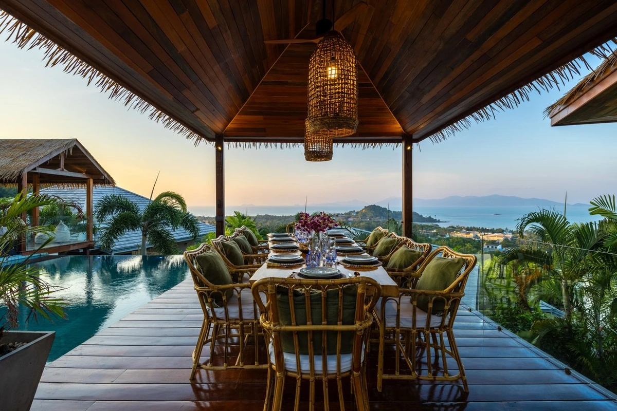 Authentik Villa outdoor dining