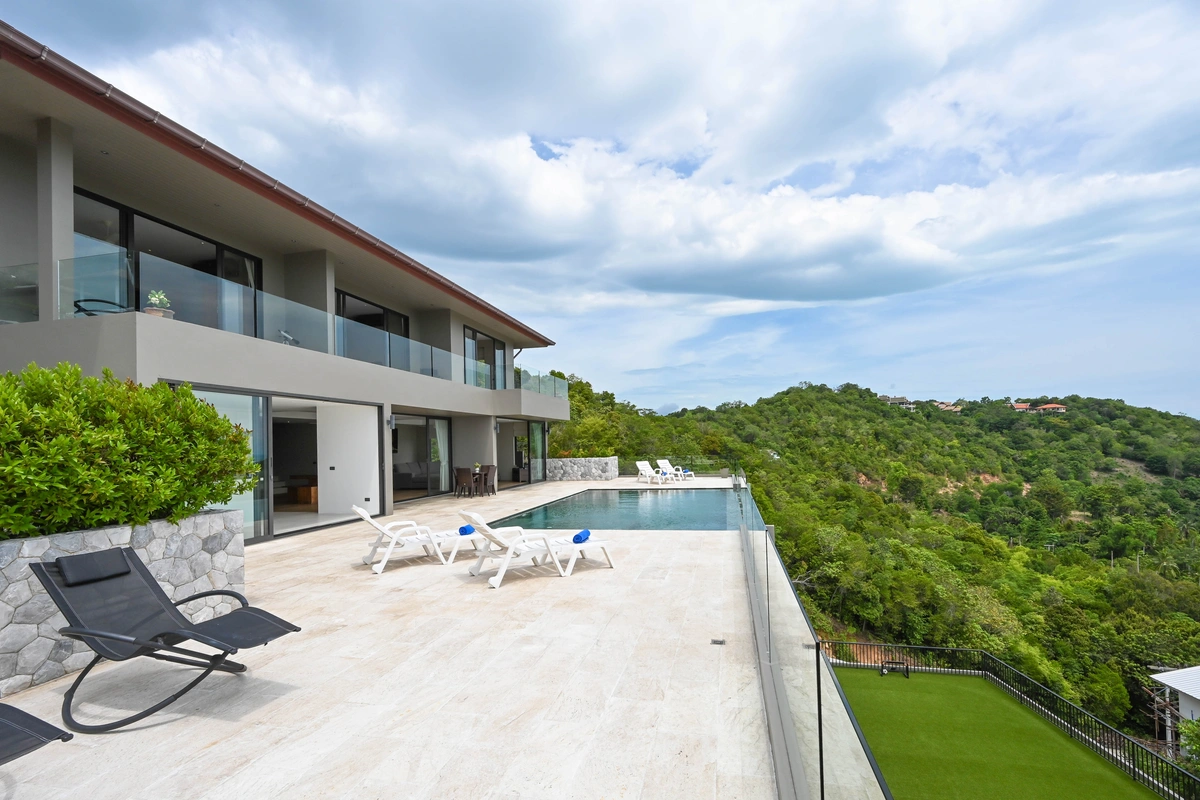 Luxury villas on Samui Villa Kelly 6 Bedroom Seaview Pool Villa exterior
