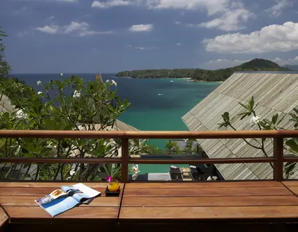 Stunning sea view villa in an exclusive Surin Beach - Dining table