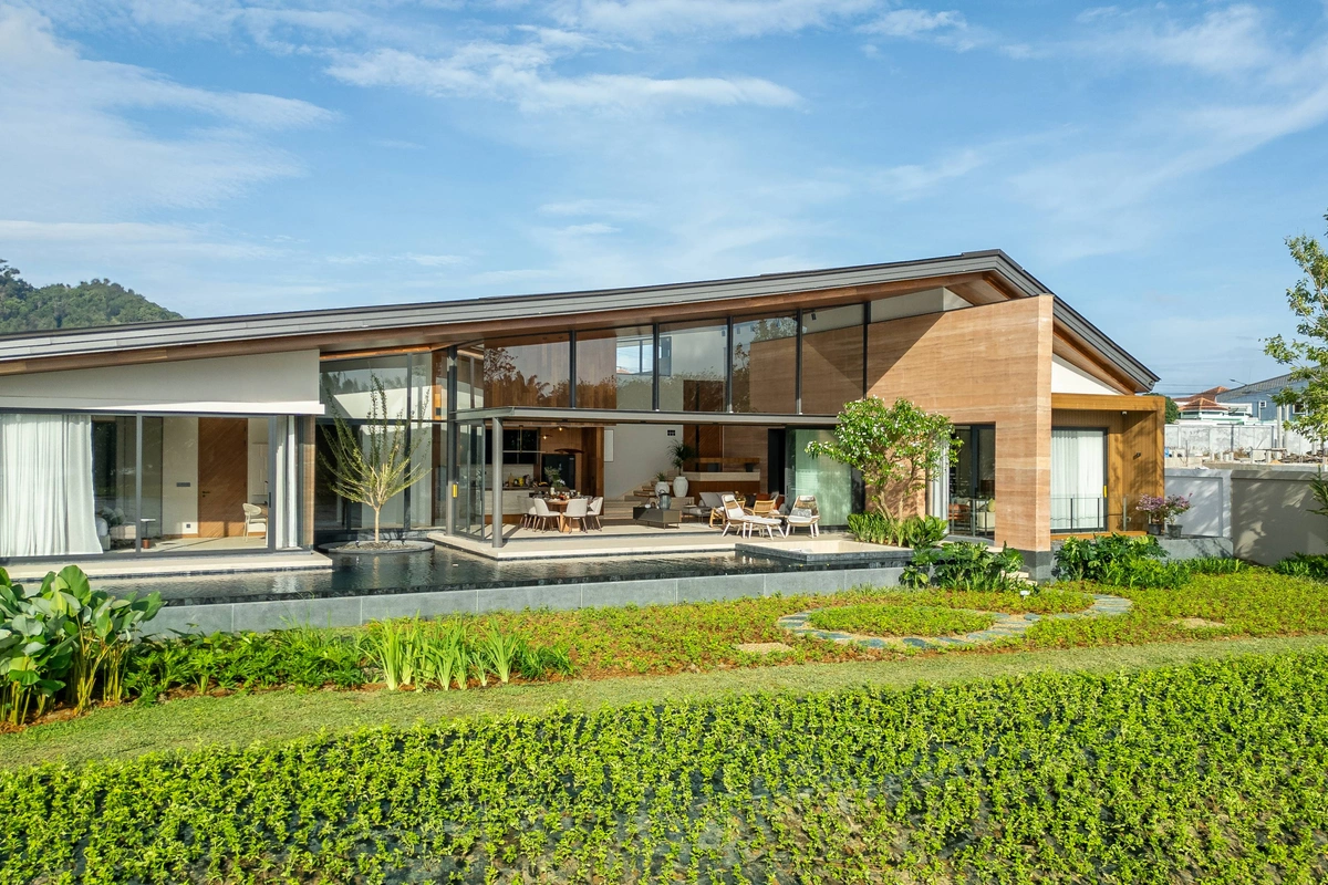 SERRANA Lakefront - exterior