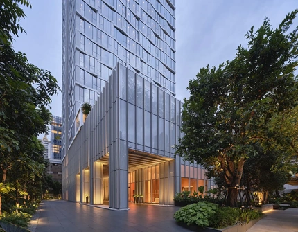 Scope Langsuan ultraluxury Bangkok condo - entrance