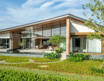 SERRANA Lakefront - exterior