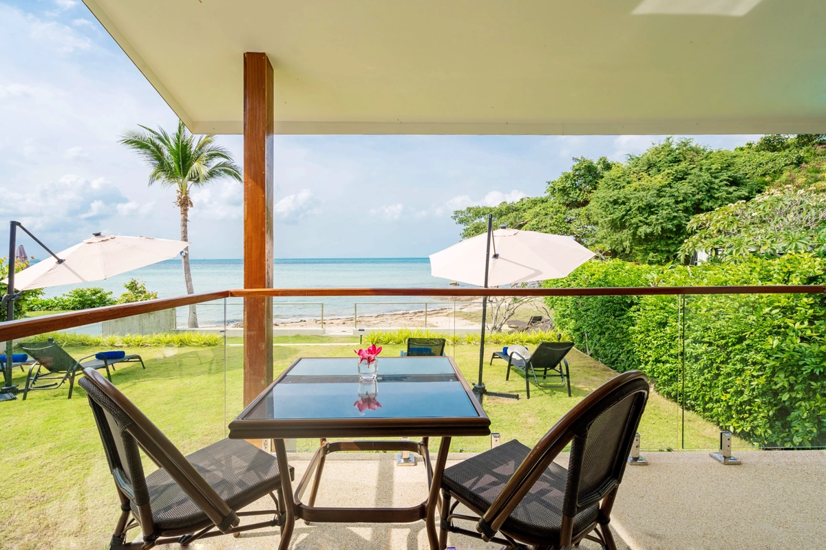 Indu Cocoon deck with sea view