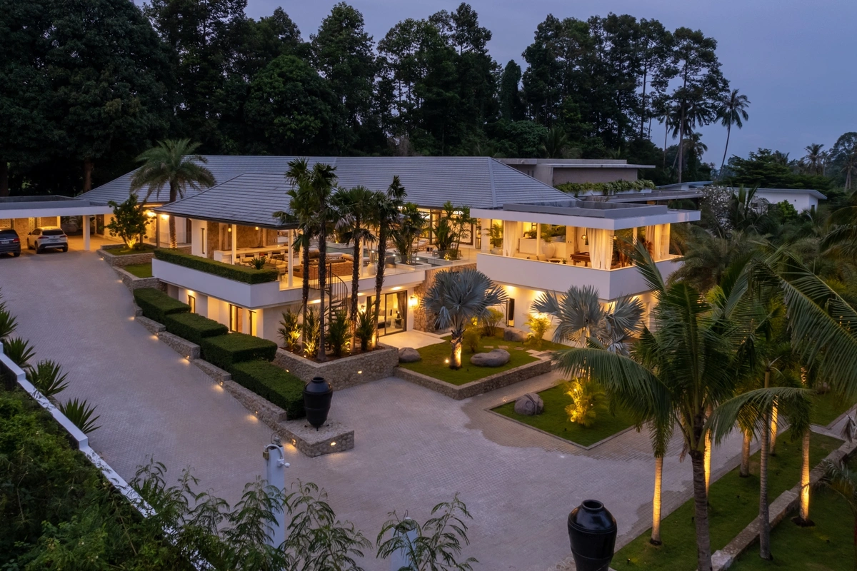 Villa Riverside exterior night