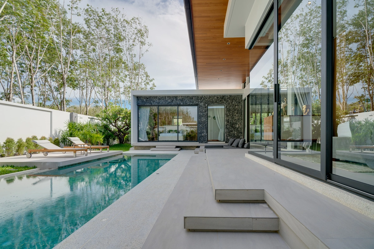 Botanica Modern Loft ll pool with deck
