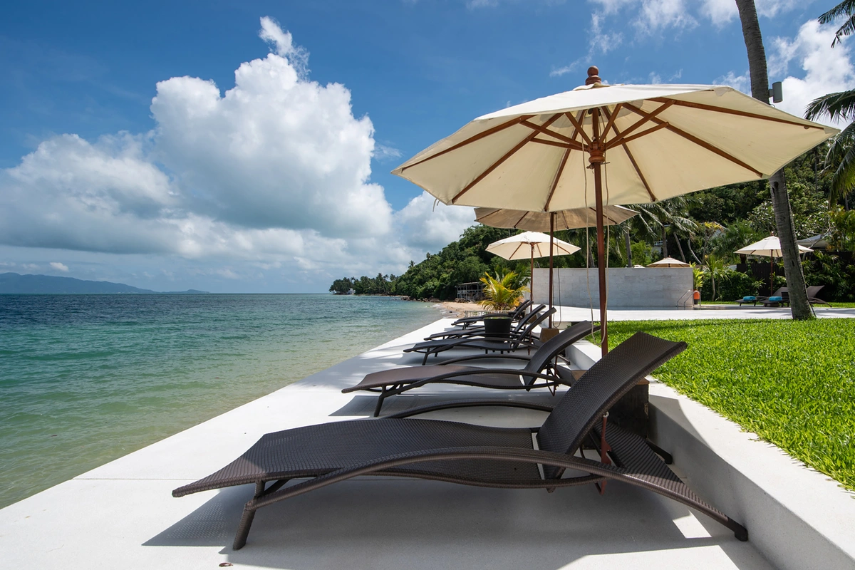 Samui Beachfront Villa Chi - beach sun deck