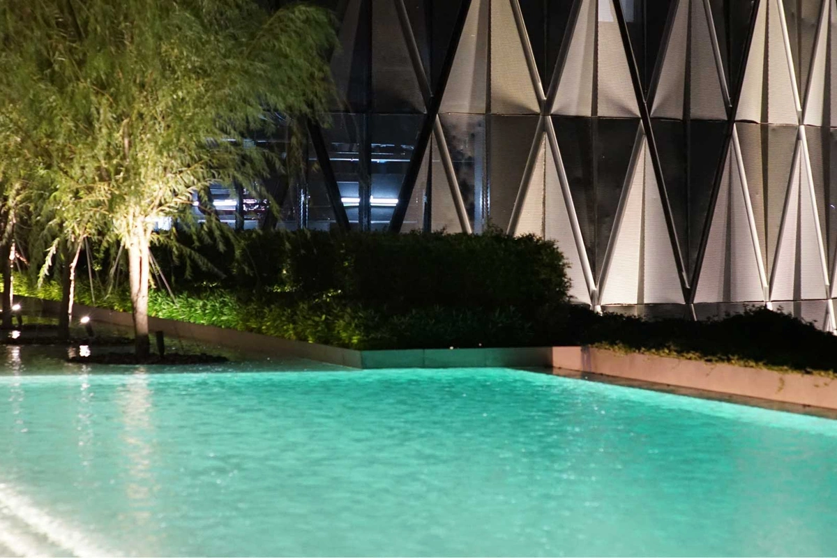 Banyan Tree Riverside Residences Bangkok pool at night