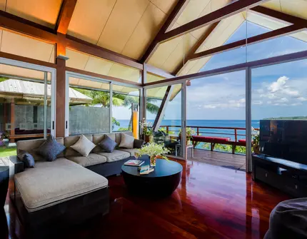 Stunning sea view villa in an exclusive Surin Beach - Living area