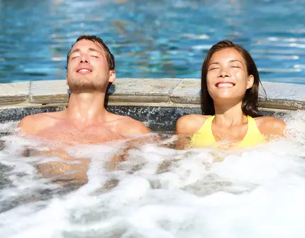 The AQUA Luxury Waterfront Residence - Hot pool