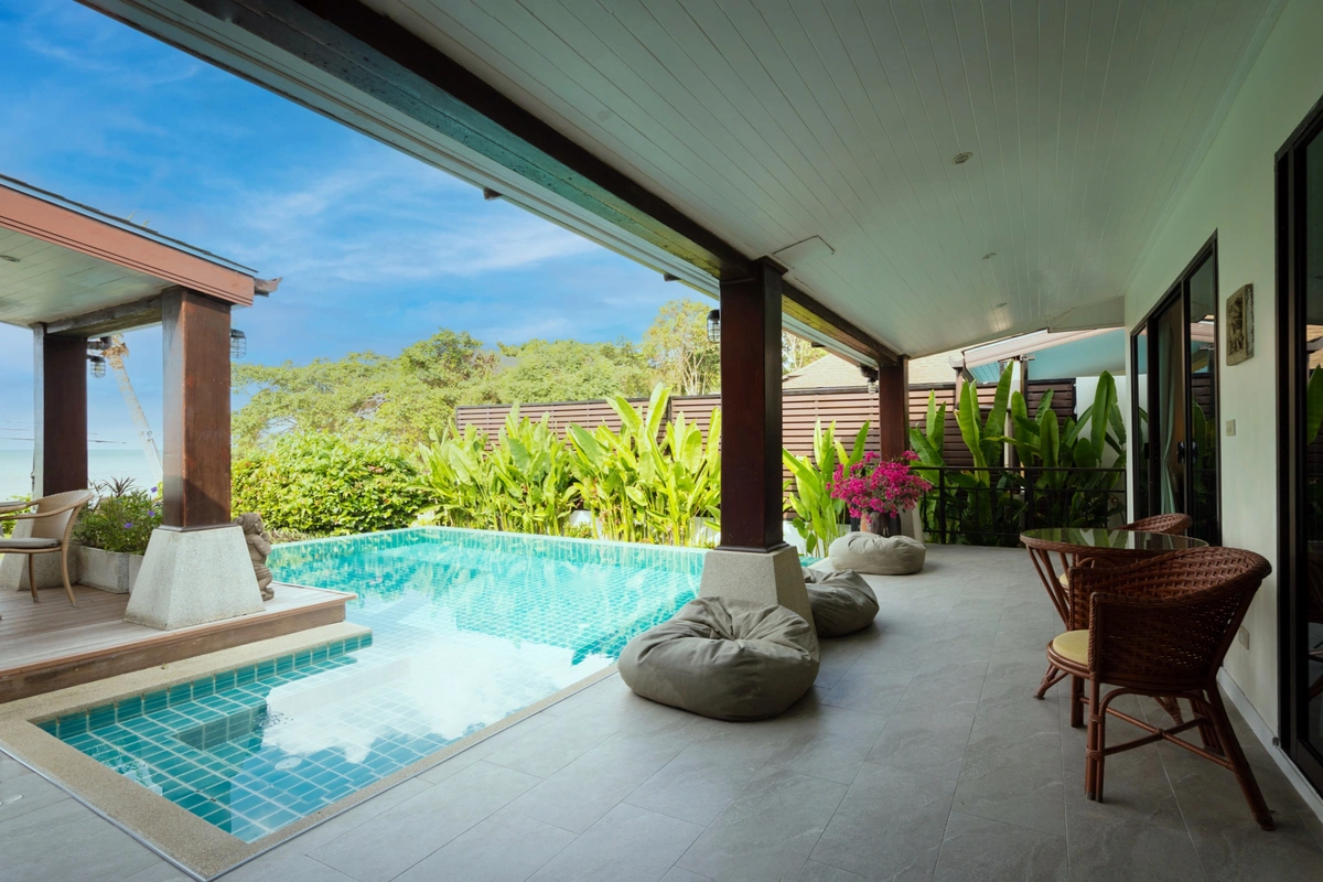 Indu Sunset deck with pool