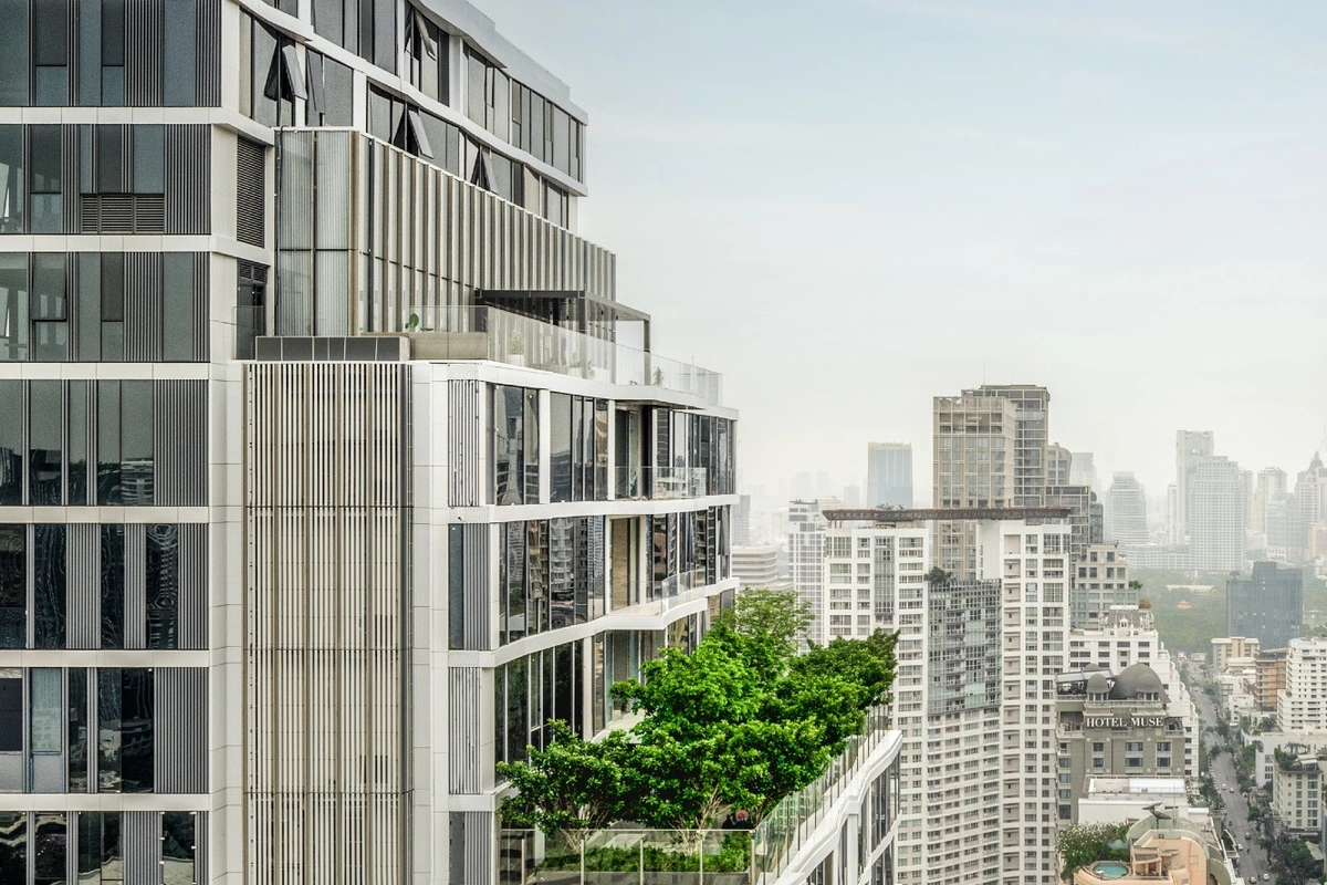 Scope Langsuan ultraluxury Bangkok condo - rooftop