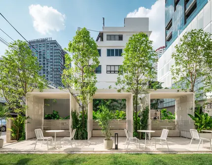 The Strand Thonglor Condo in Bangkok Park