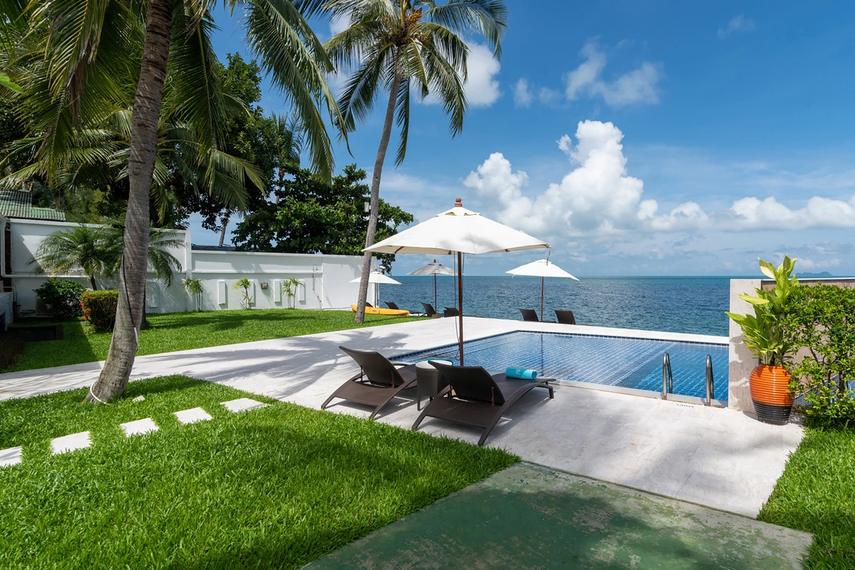 Samui Beachfront Villa Chi - beach lawn