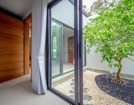 Botanica Modern Loft ll luxury villa - Slide door
